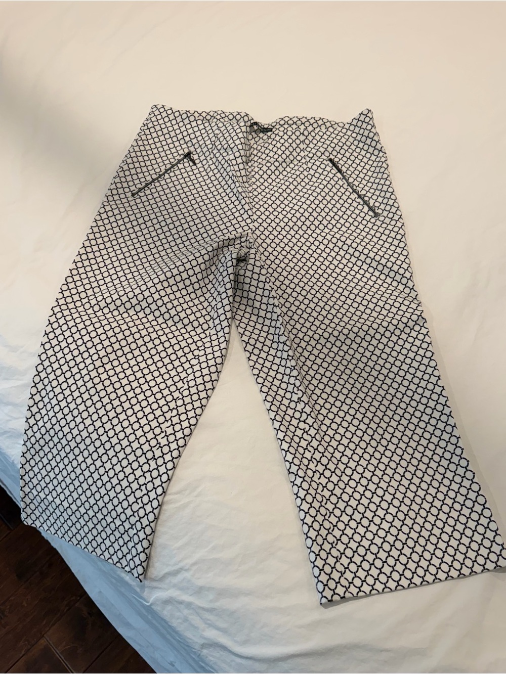 Women’s White and Black Geometric Print Capri Pants by Michel Studio size 14